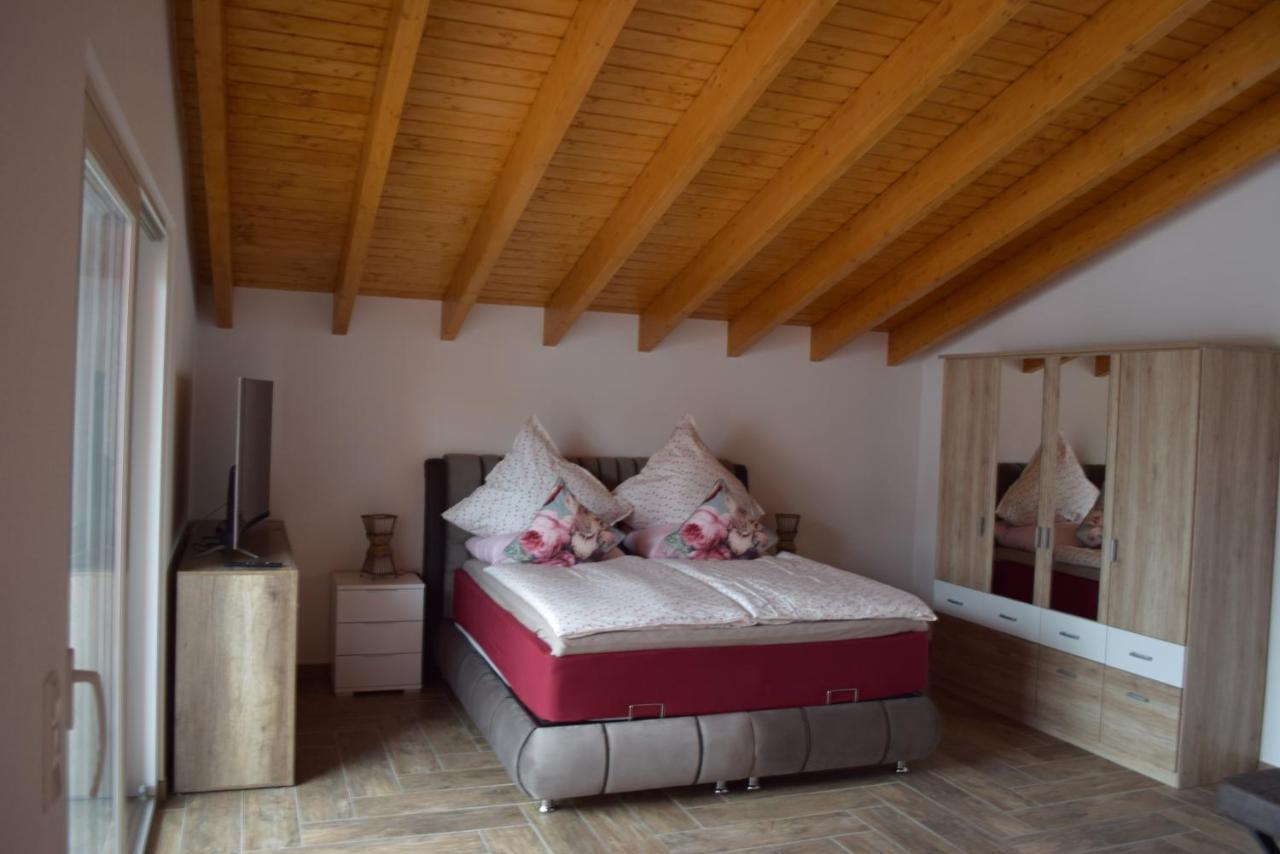 Hunsruecker-Fewo - Die Erlebnishuette - 2 Ferienwohnungen Im Hunsrueck In Unzenberg Gobenhausen Kamer foto