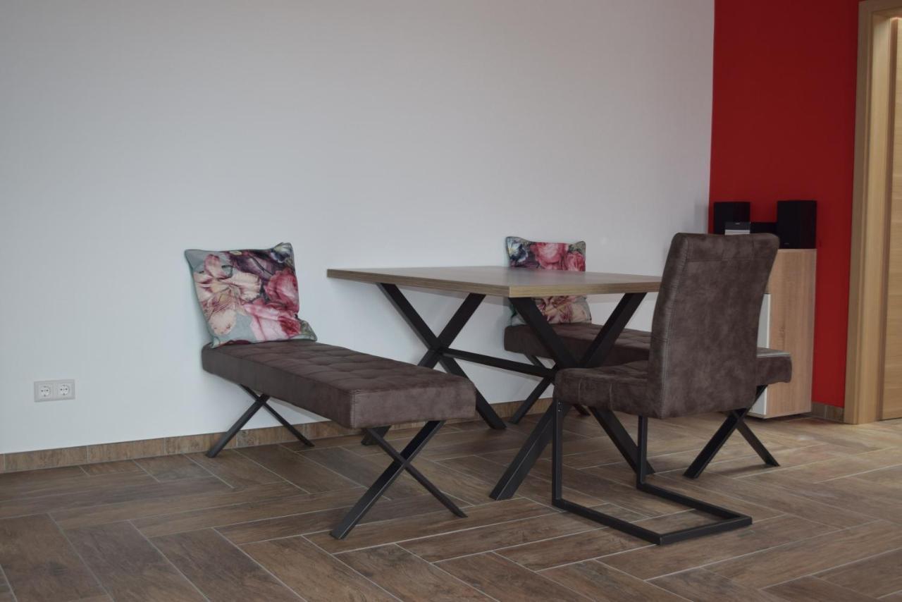 Hunsruecker-Fewo - Die Erlebnishuette - 2 Ferienwohnungen Im Hunsrueck In Unzenberg Gobenhausen Kamer foto